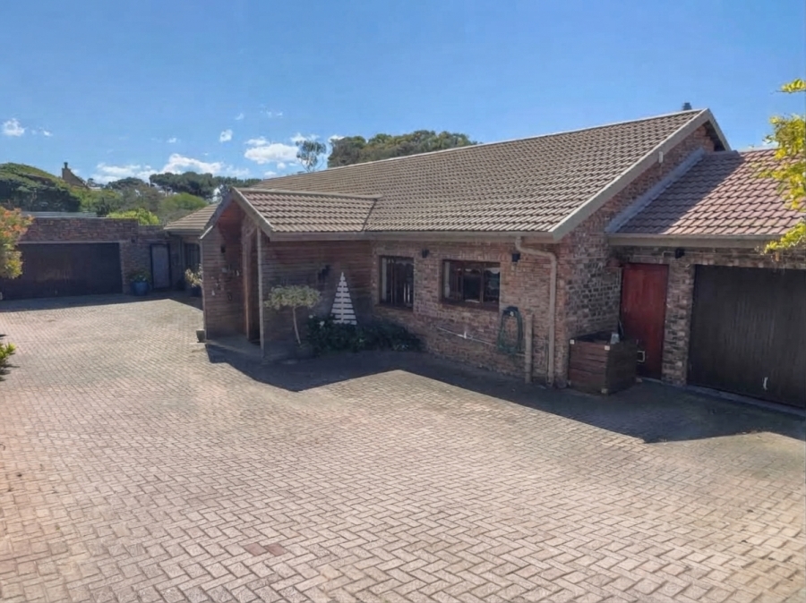 3 Bedroom Property for Sale in Mossel Bay Central Western Cape